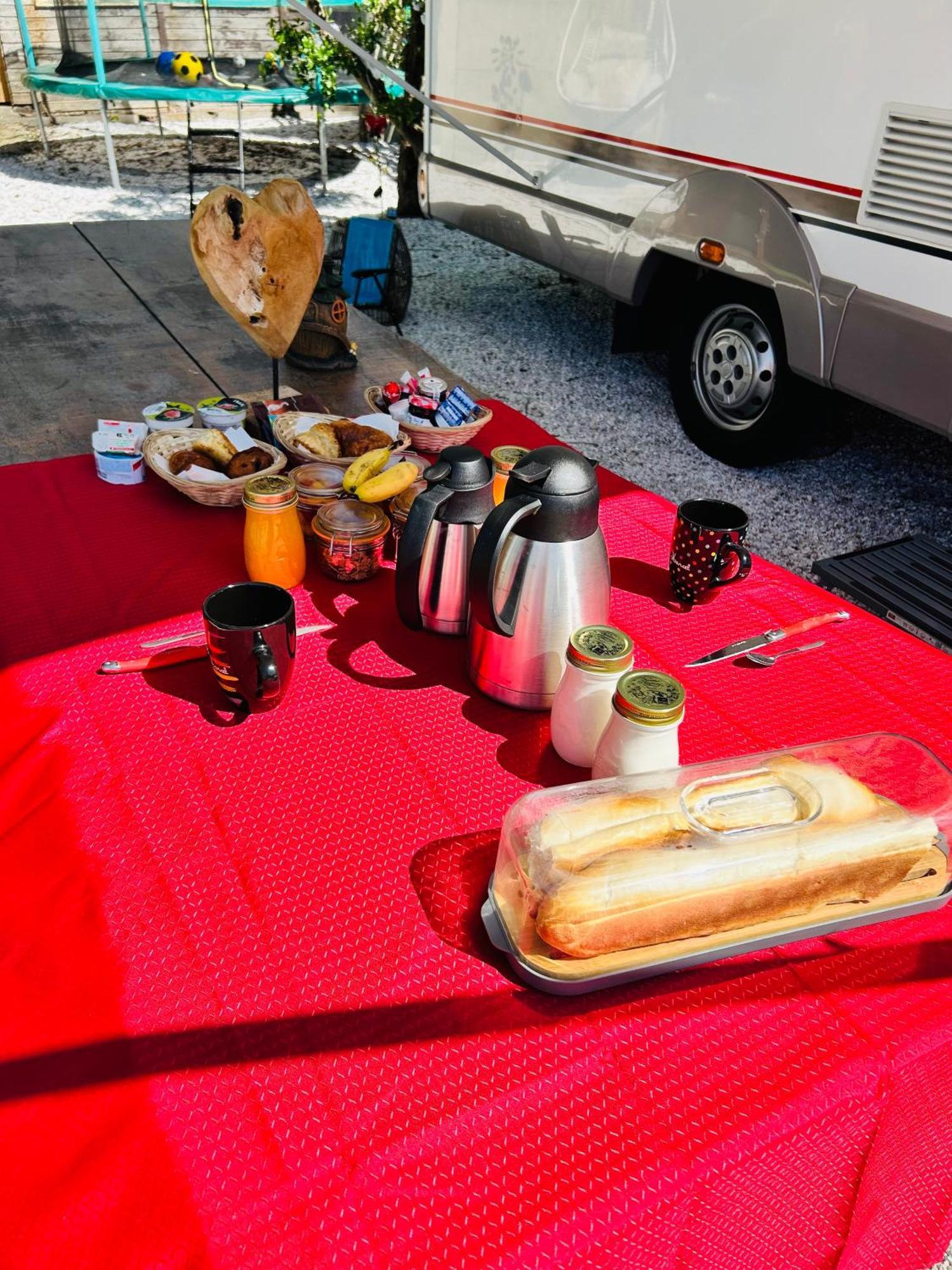 Terrain De Loisirs En Plein Centre De Lievin Camping Car المظهر الخارجي الصورة